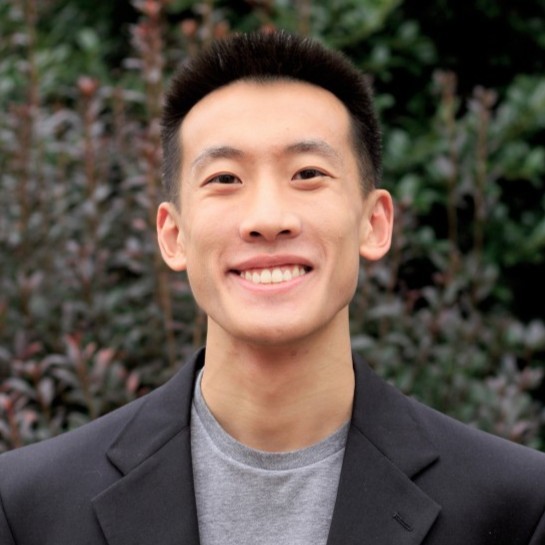 Headshot photo of Eric smiling