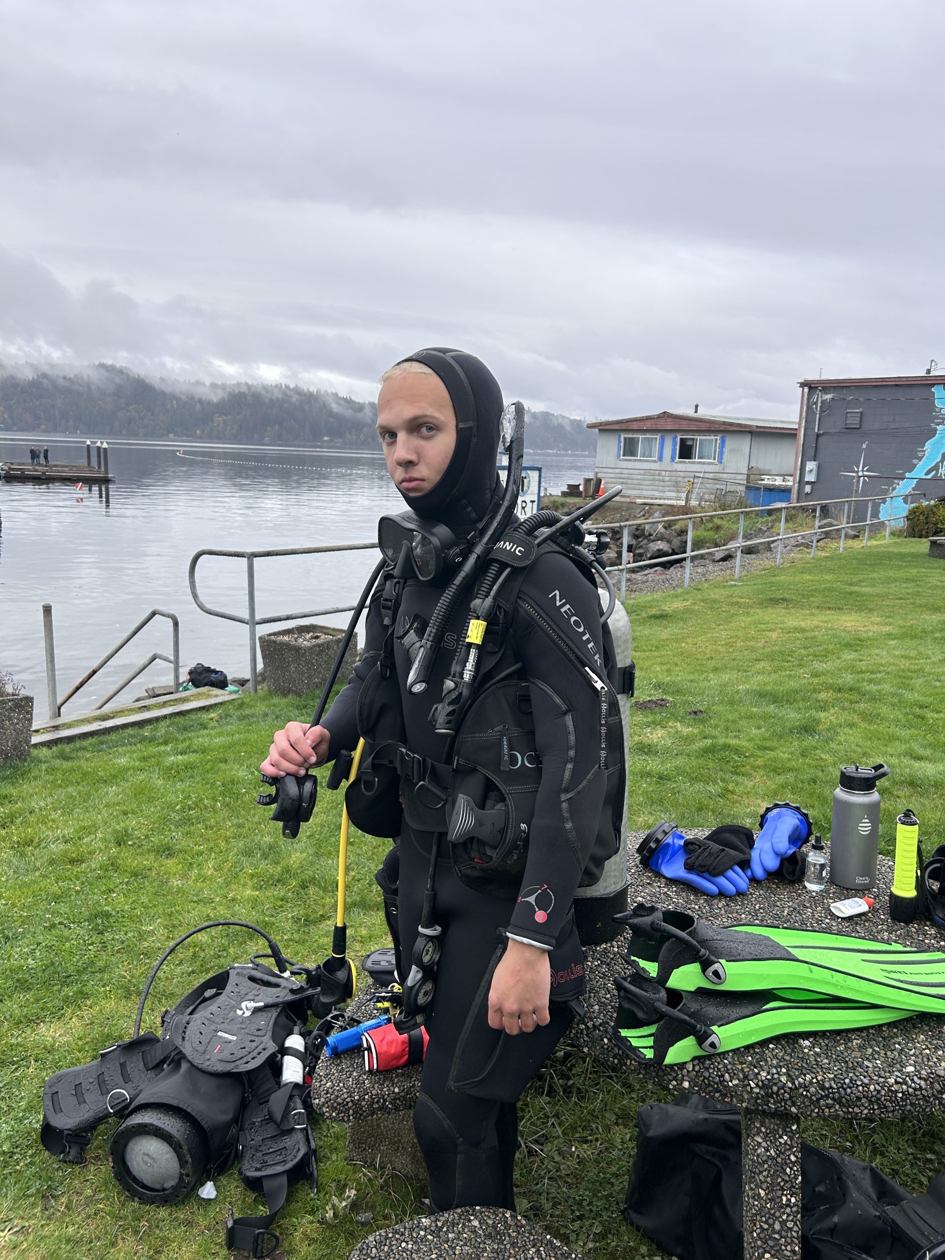 Photo Noah standing in a scuba suit